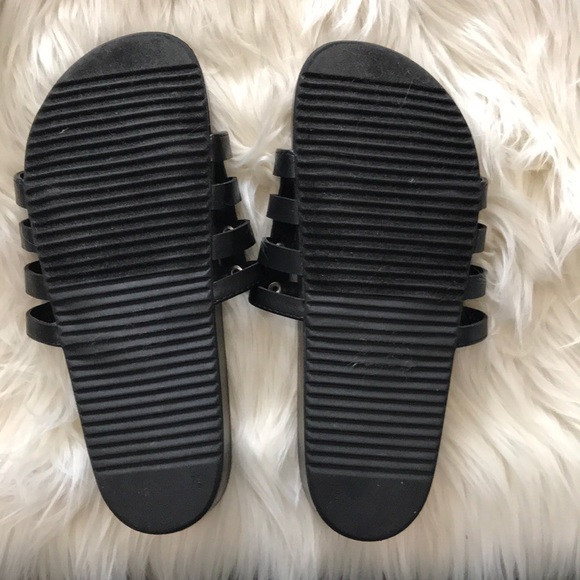 Studded bubble slides - Picture 3 of 4